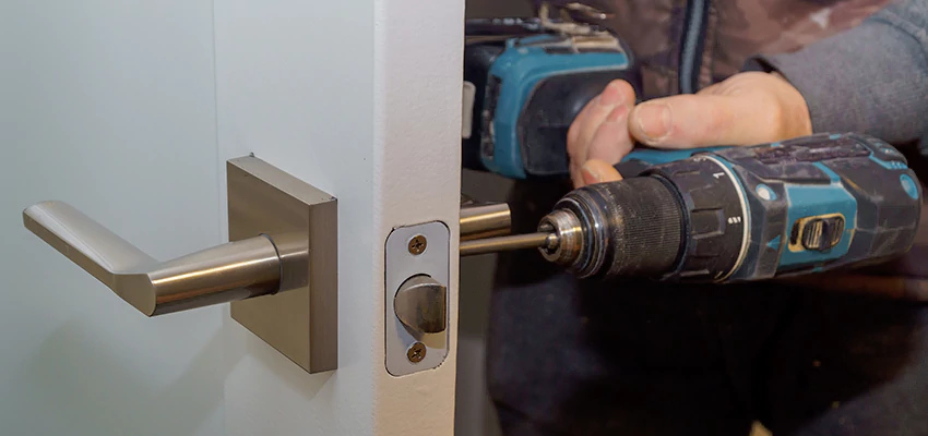 Broken Door Handle Lock Repair in Altamonte Springs, Florida